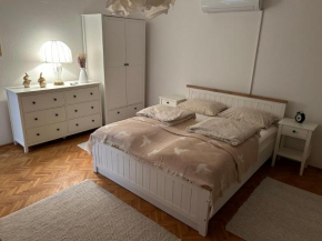 domus est alba